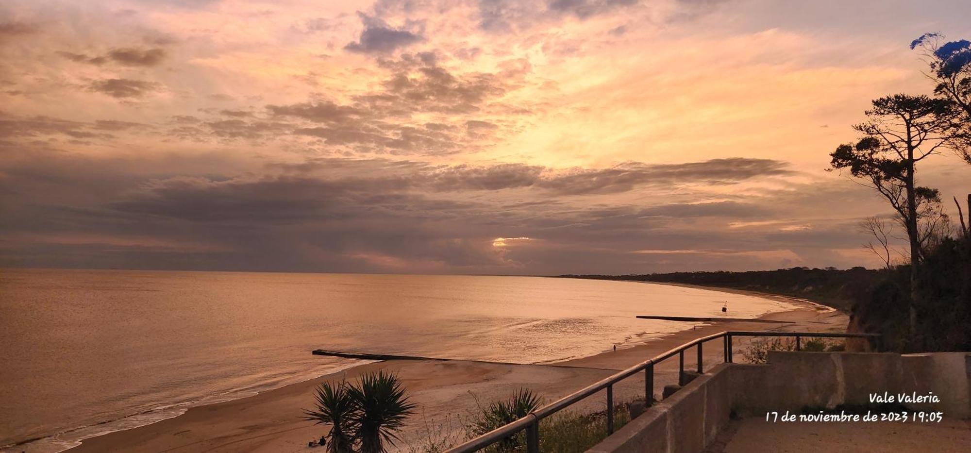 La Quimera a pasos de la playa Atlántida Exterior foto